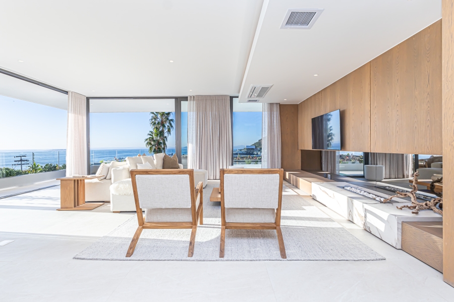 To Let 4 Bedroom Property for Rent in Fresnaye Western Cape